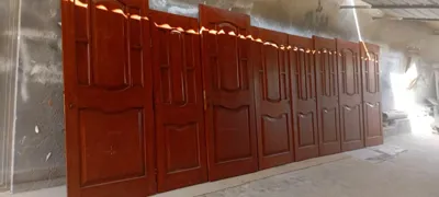 رنگ امیزی درب قشم